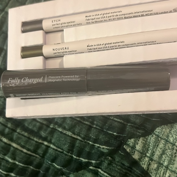 Eye sample! Glossier, PUR, Prada, Ulta, af94 vegan lashes - Picture 3 of 9